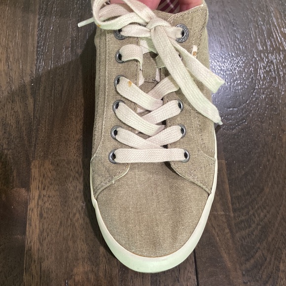 Taos star khaki wash canvas sneaker size 8 some spots on the left shoelace - Picture 10 of 17